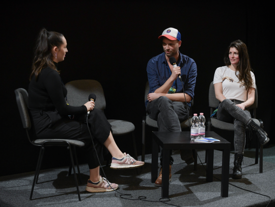 Kőrösi Kíra moderátor, Kiss Máté Gergely rendező és Tóth Evelin Judit operatőr 