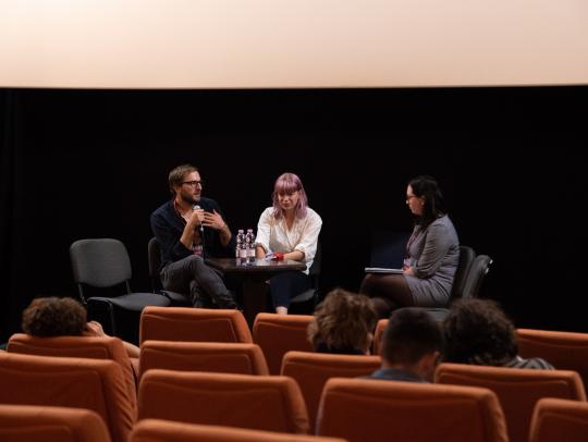 A Tigris c. kisjátékfilm alkotóival Hajmási Péter rendezővel és Galambos Eszter operatőrrel Körösi Kíra beszélget